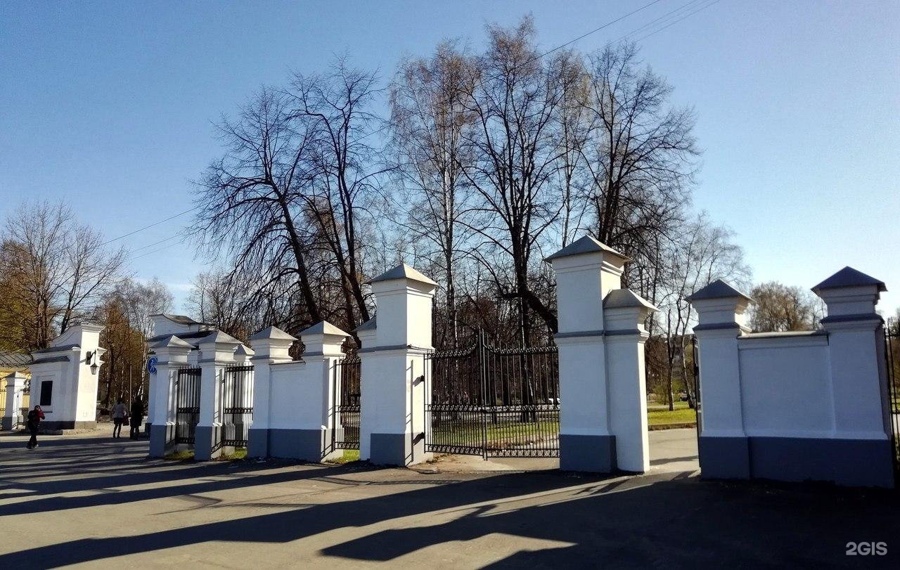 Сад петрозаводск. Губернаторский парк Петрозаводск. Губернаторский сад (Петрозаводск). Государев сад Петрозаводск. Ворота в Губернаторский парк Петрозаводск.