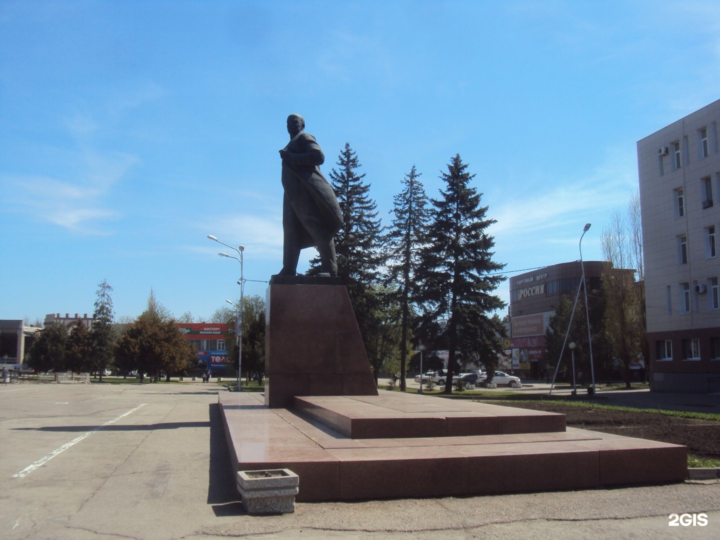 Памятники георгиевск. Статуя в Георгиевске Ленин. Памятник Ленину в Георгиевске. Памятники в Георгиевске. Вечный огонь Георгиевск.