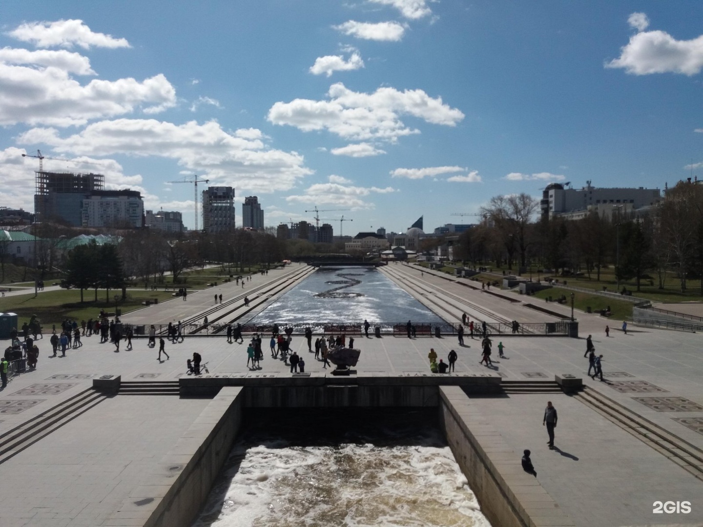 Плотинка екатеринбург. Мост Плотинка Екатеринбург. Екатеринбург улицы Плотинка. Плотинка Екатеринбург 2002 год.