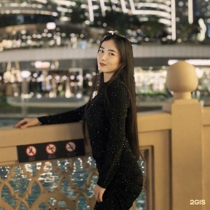 Порно әйелдер еркектердің есектерін жалайды Нәзік гүлді фон