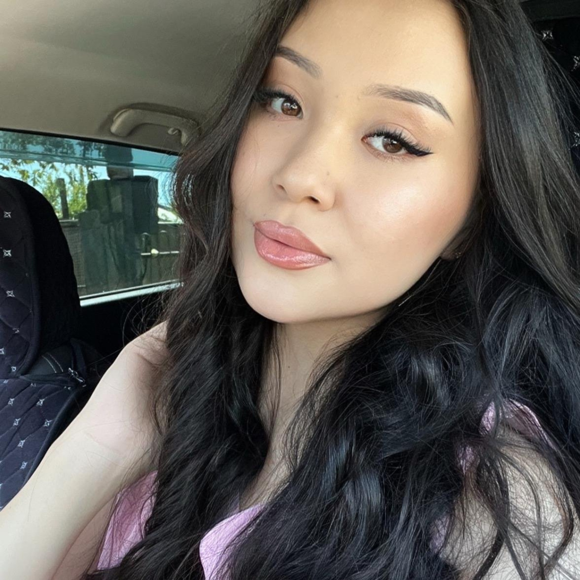 Жалаңаш мулат әйелдердің пискаларын жақыннан көрсететін бейне Крымск қаласының жезөкшелері