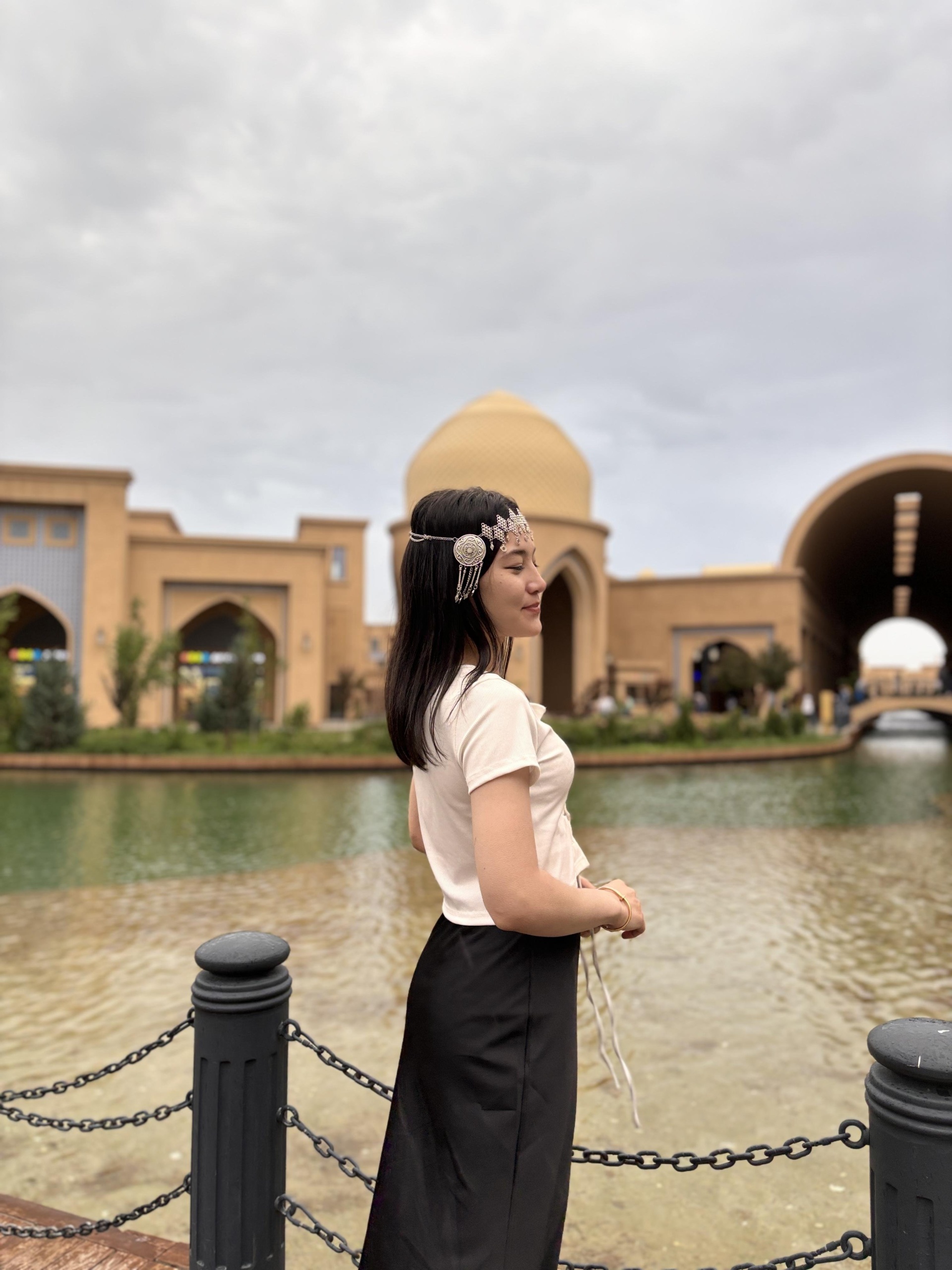 Юбка астындағы қызметкерлер