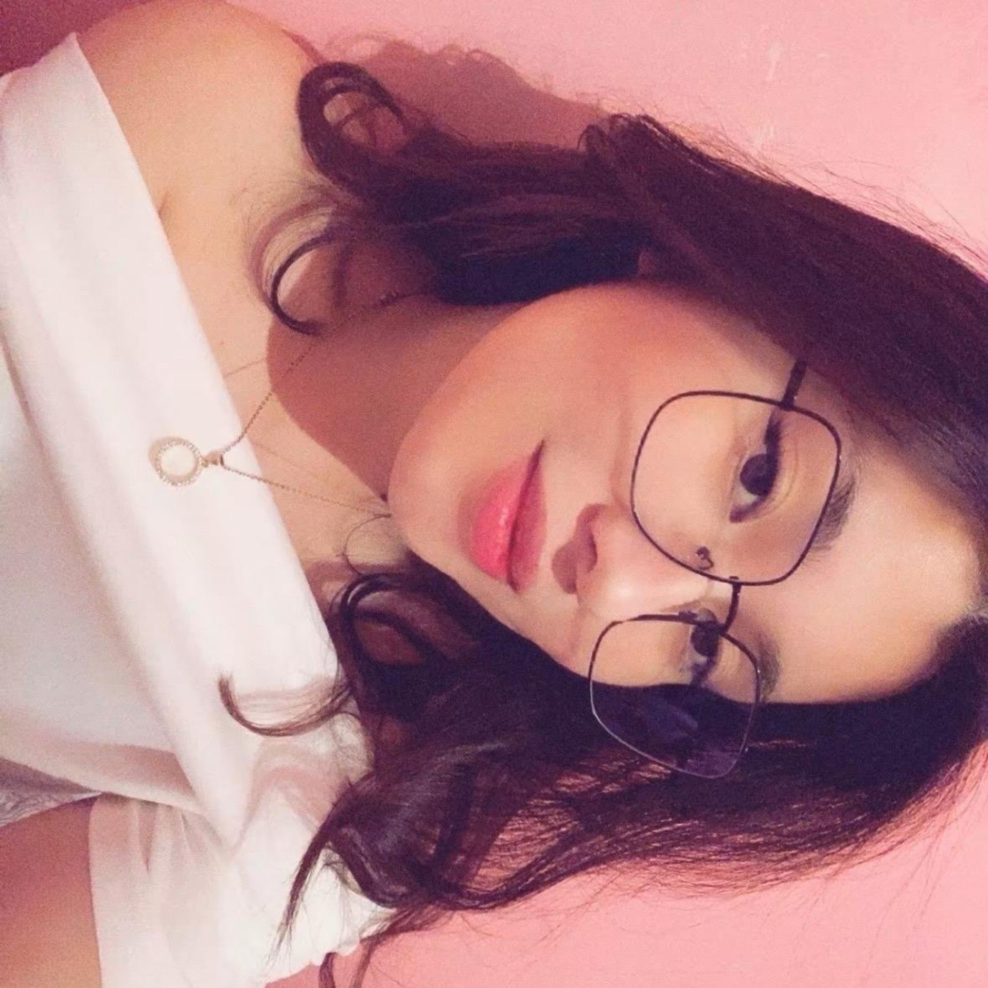 Свингерлердің тіркеусіз секс порно видео Екеуміз әйелімді трафик жасадық (порно)