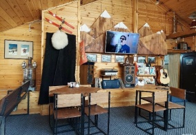 Отель Cheeper-Azay на горе Эльбрус