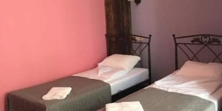 Лоо: Гостевой дом Династия