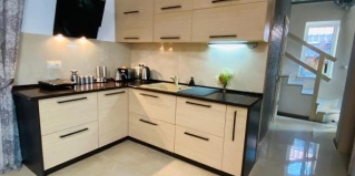 Октябрьский: Коттедж Гостевой дом в лесу у залива