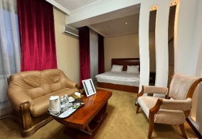 Отель Luxurious в Таразе