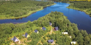 Новомихайловское: Глэмпинг А у реки