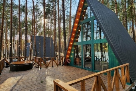 Реж: Глэмпинг Шелест Inn
