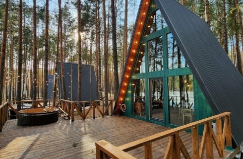 Реж: Глэмпинг Шелест Inn