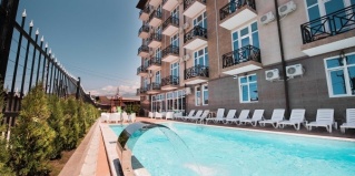 Гагра: Отель Империя