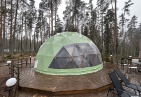 Глэмпинг Pioneer Resorts в Ленинградской области