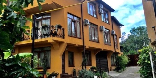 Сочи: Гостевой дом На Черноморской