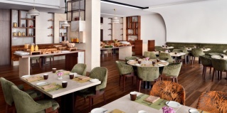 Dubai: Отель Movenpick Hotel Apartments Downtown Dubai