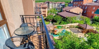 Дивноморское: Отель Баринъ